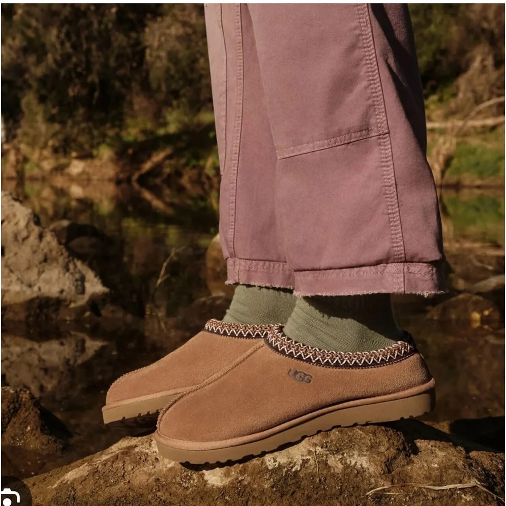 UGG Tasman chestnut slippers  men sz 8 women 10 cozy and warm winter gently used - Picture 4 of 16